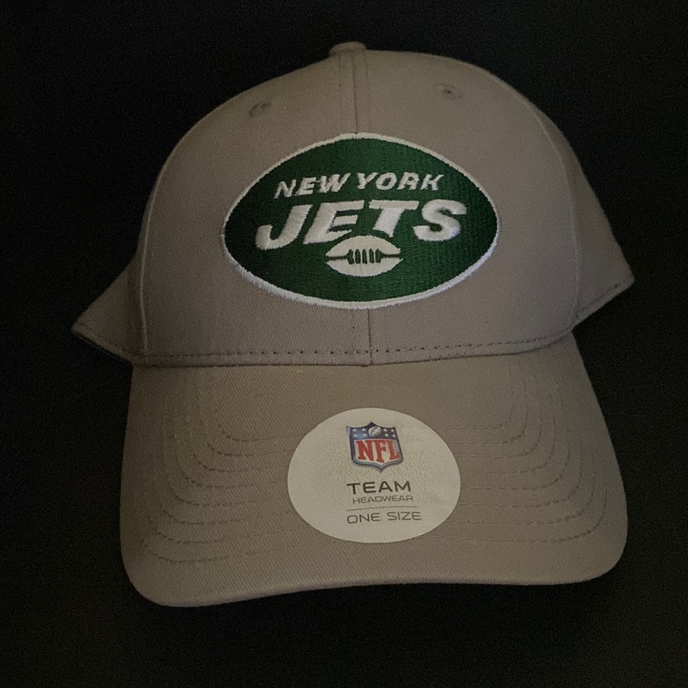 NFL TEAM APPAREL 
🧢 CAP
ONE SIZE, NEW YORK JETS w/Adjustable Velcro Closure NWT